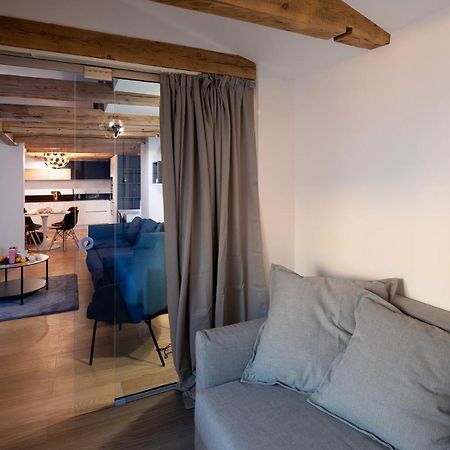 Merkela Loft Apartment Beside Vermanes Park Riga Esterno foto