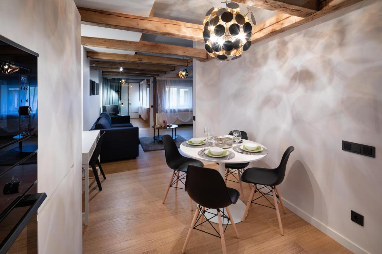 Merkela Loft Apartment Beside Vermanes Park Riga Esterno foto