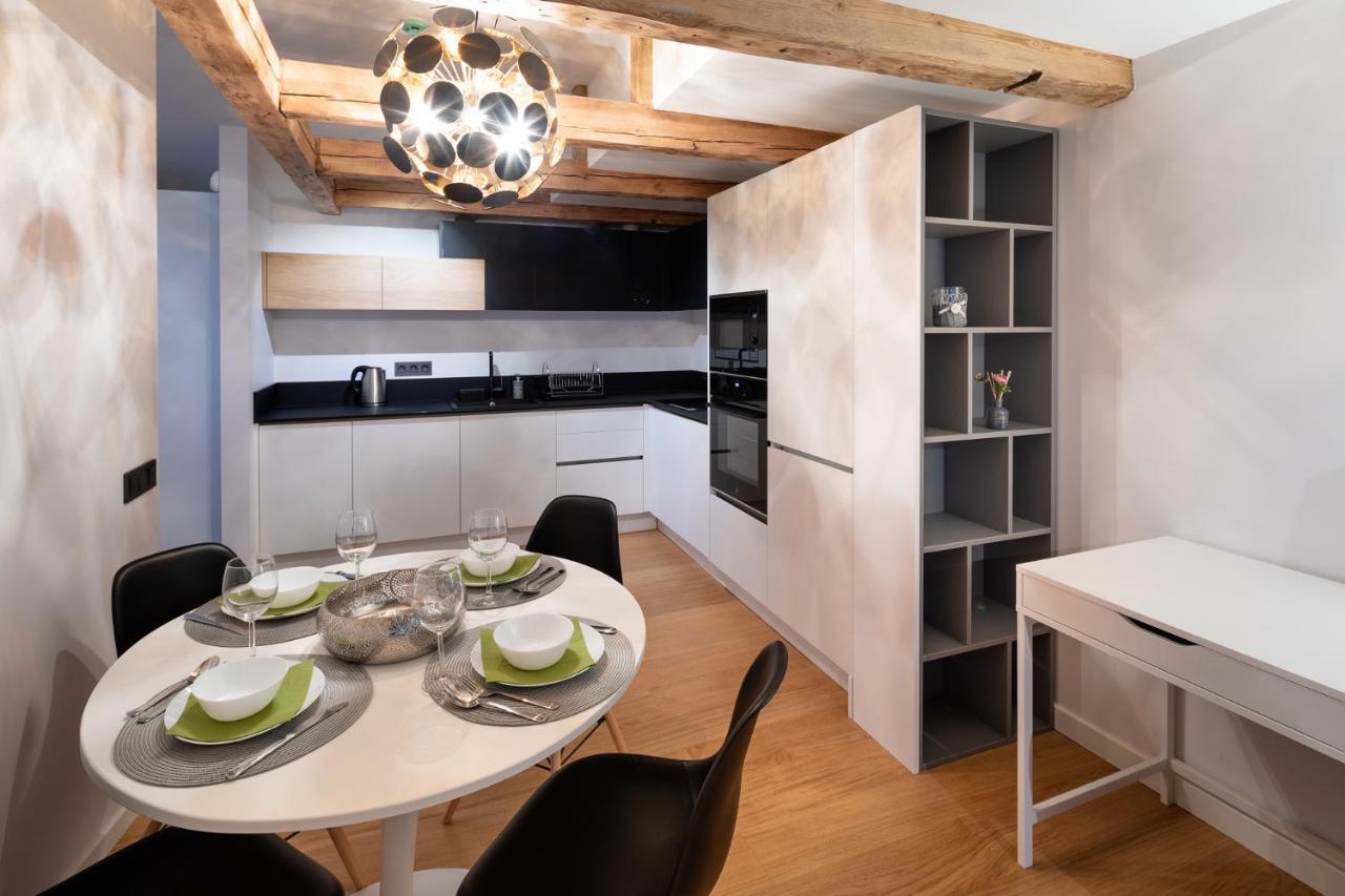 Merkela Loft Apartment Beside Vermanes Park Riga Esterno foto