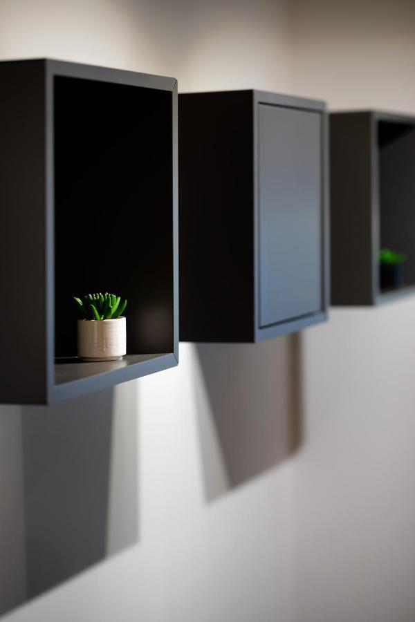 Merkela Loft Apartment Beside Vermanes Park Riga Esterno foto