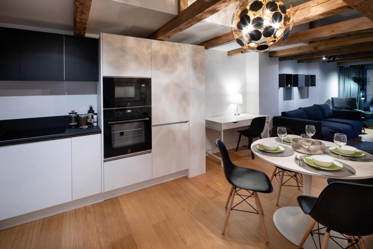 Merkela Loft Apartment Beside Vermanes Park Riga Esterno foto