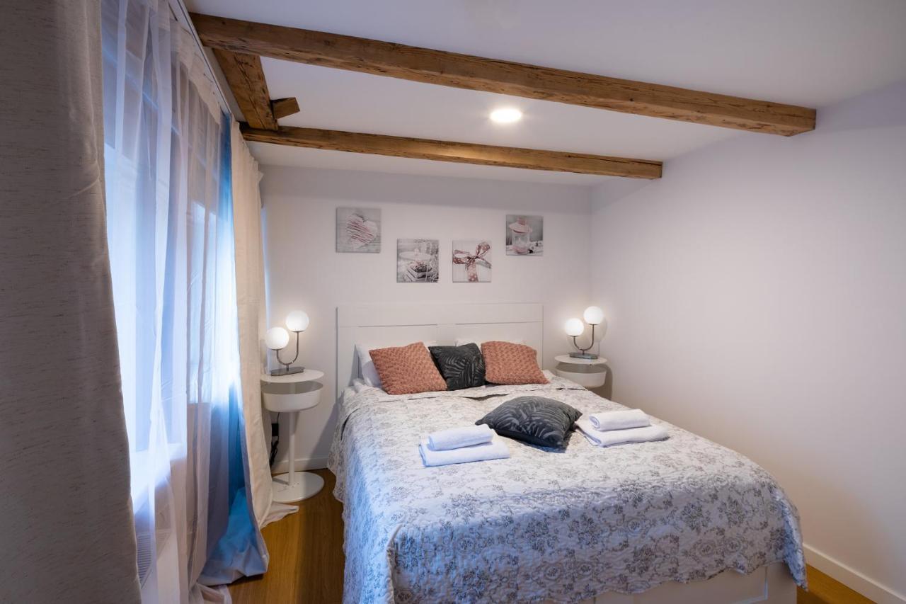 Merkela Loft Apartment Beside Vermanes Park Riga Esterno foto