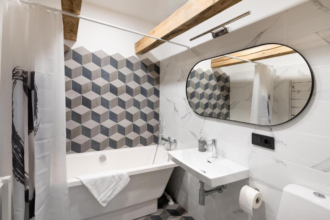 Merkela Loft Apartment Beside Vermanes Park Riga Esterno foto