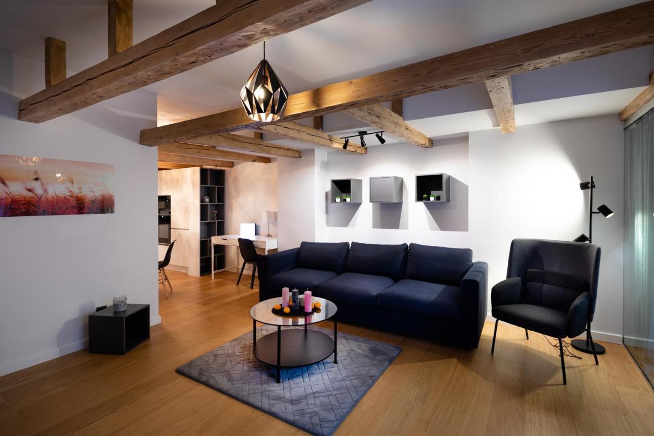 Merkela Loft Apartment Beside Vermanes Park Riga Esterno foto