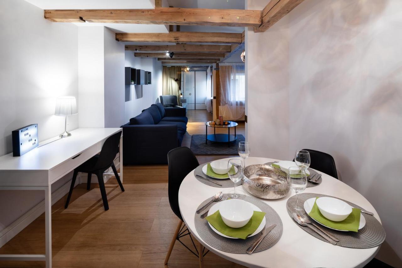Merkela Loft Apartment Beside Vermanes Park Riga Esterno foto