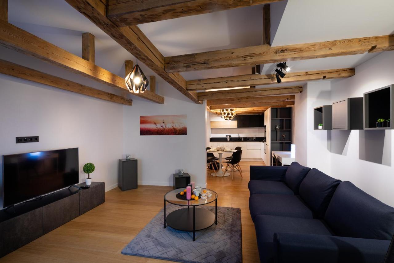 Merkela Loft Apartment Beside Vermanes Park Riga Esterno foto