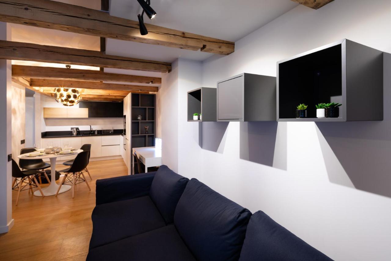 Merkela Loft Apartment Beside Vermanes Park Riga Esterno foto