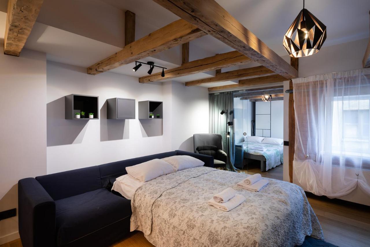 Merkela Loft Apartment Beside Vermanes Park Riga Esterno foto