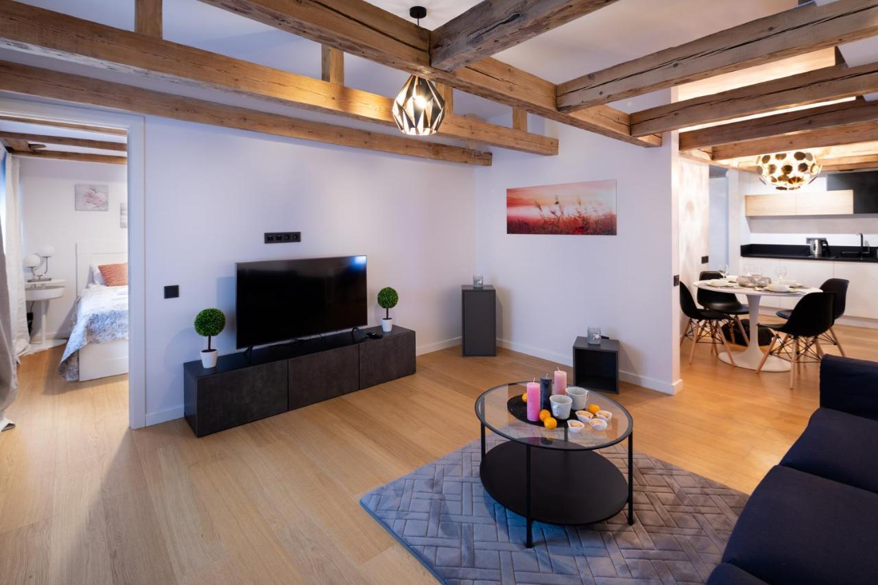 Merkela Loft Apartment Beside Vermanes Park Riga Esterno foto