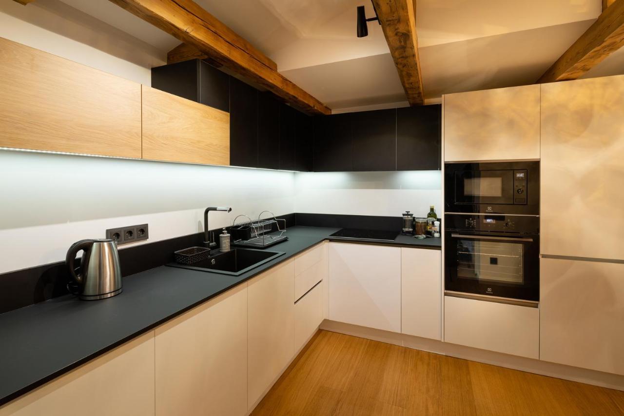 Merkela Loft Apartment Beside Vermanes Park Riga Esterno foto