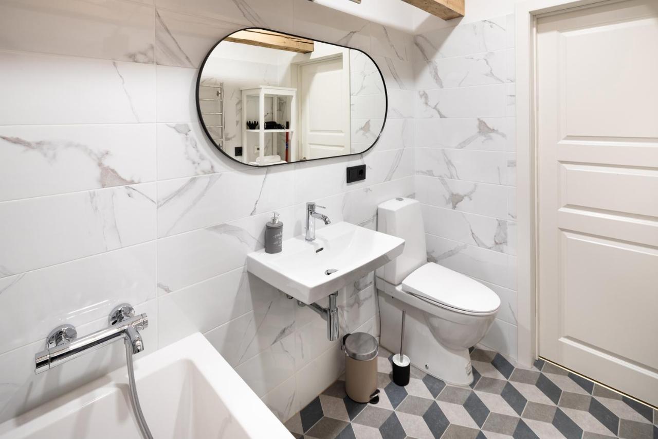 Merkela Loft Apartment Beside Vermanes Park Riga Esterno foto