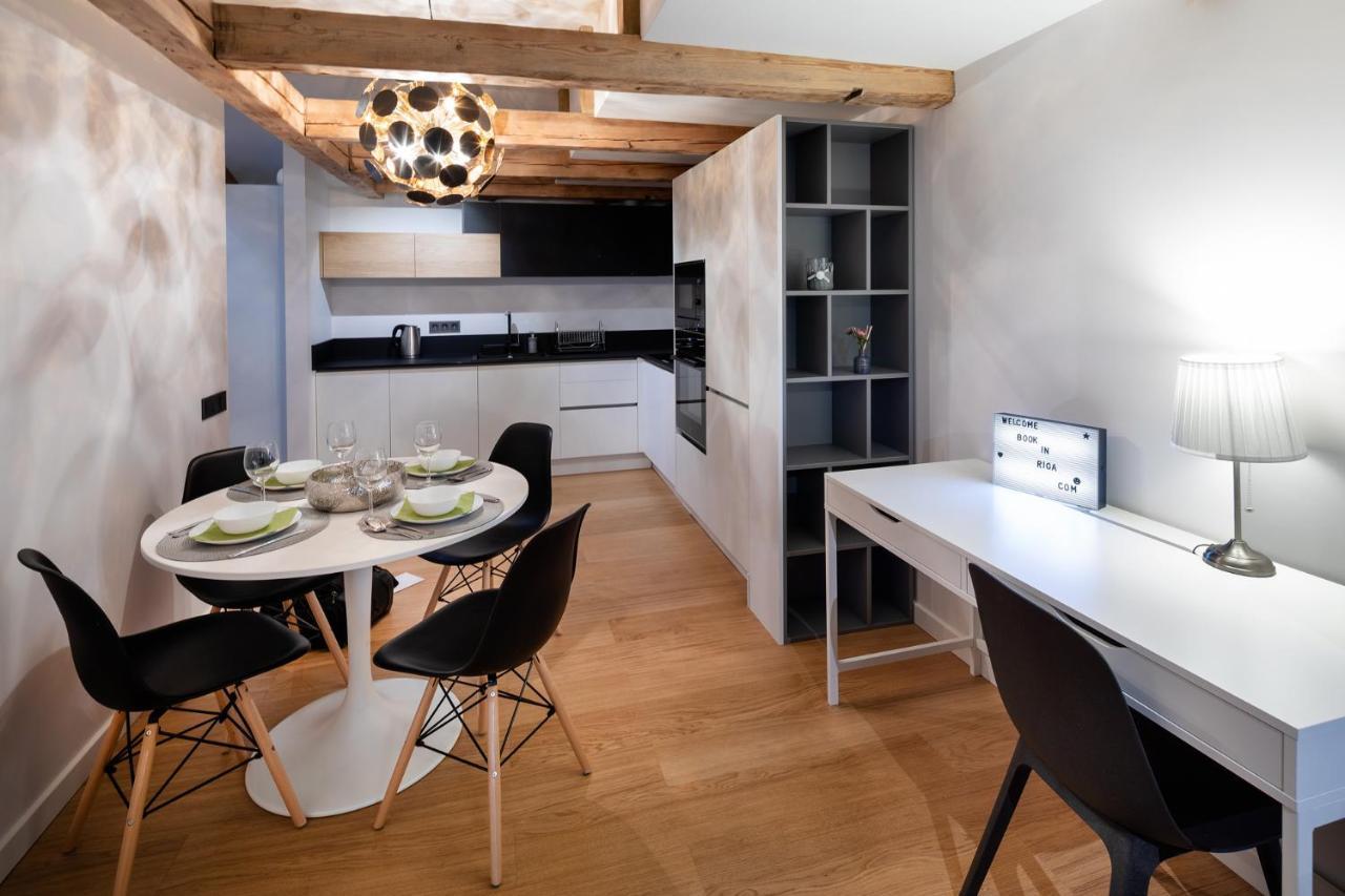 Merkela Loft Apartment Beside Vermanes Park Riga Esterno foto